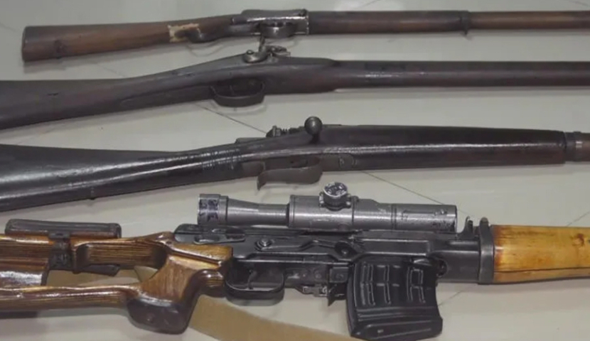 პოლიციამ თბილისსა და რეგიონებში უკანონო ცეცხლსასროლი იარაღები და საბრძოლო მასალა ამოიღო