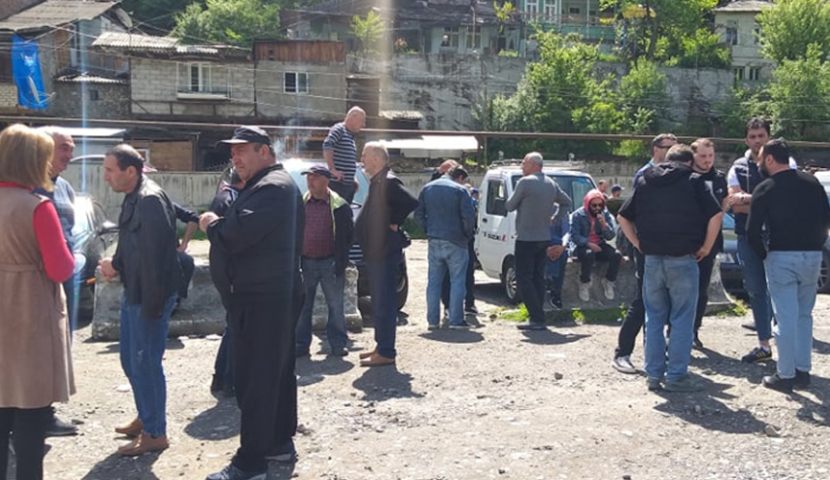 ბორჯომის ქარხნის თანამშრომლები დირექტორთან  შეხვედრას ელიან