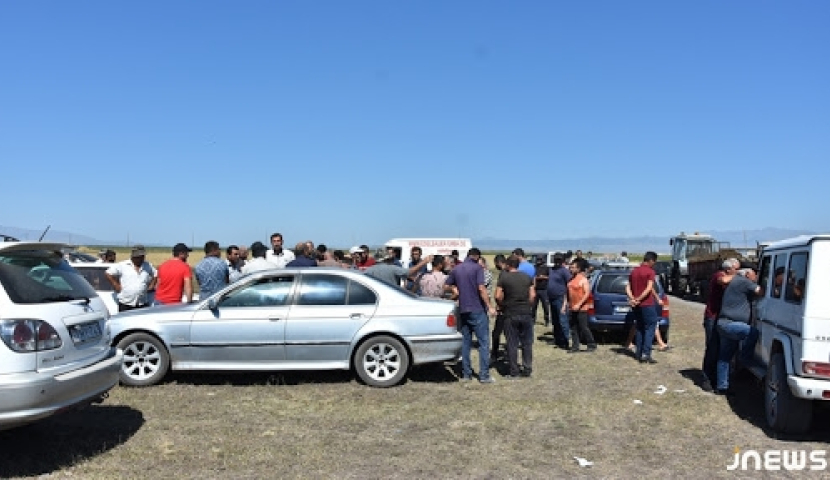 ჩამდურელები დეპუტატს მიწების უკანონო მითვისებაში ადანაშაულებენ