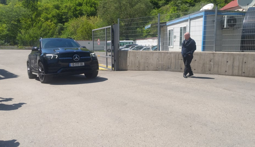 ბორჯომის ქარხნის დირექტორი თანამშრომლების ნაწილს შეხვდა