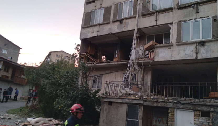 ლიკანში მრავალსართულიან ბინაში აფეთქება მოხდა