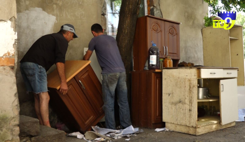 ახალციხეში ცხინვალიდან დევნილი ოჯახი დაკავებული ფართიდან გამოასახლეს