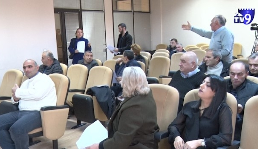 "გაჭირვებულების მუხლიდან თანხა ღონისძიებებში გადაგაქვთ" - ოპოზიციამ სხდომა პროტესტის ნიშნად დატოვა